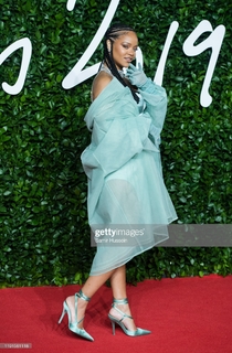 Rihanna feet photo thumbnail