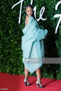 Rihanna feet photo thumbnail