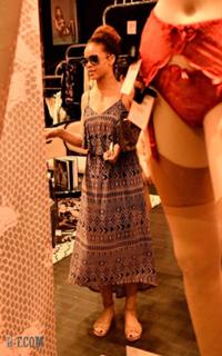 Rihanna feet photo thumbnail