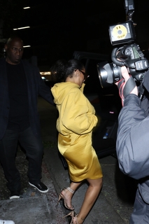 Rihanna feet photo thumbnail