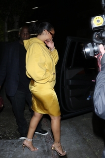 Rihanna feet photo thumbnail