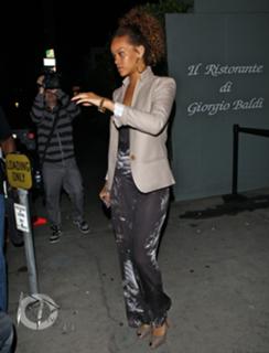 Rihanna feet photo thumbnail