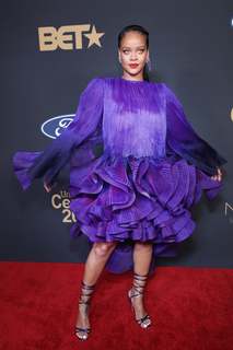 Rihanna feet photo thumbnail