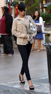 Rihanna feet photo thumbnail