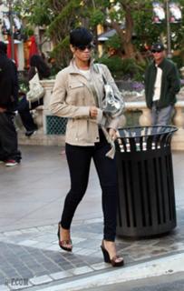 Rihanna feet photo thumbnail