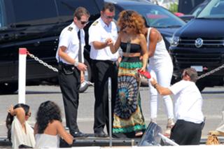 Rihanna feet photo thumbnail