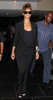 Rihanna feet photo thumbnail