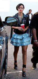 Rihanna feet photo thumbnail