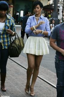 Rihanna feet photo thumbnail