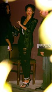 Rihanna feet photo thumbnail