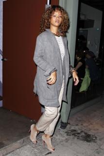 Rihanna feet photo thumbnail