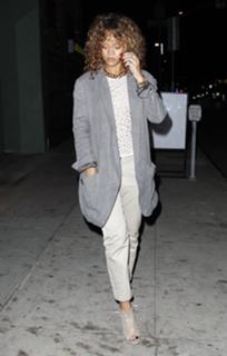 Rihanna feet photo thumbnail