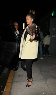 Rihanna feet photo thumbnail