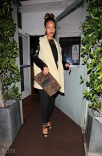 Rihanna feet photo thumbnail