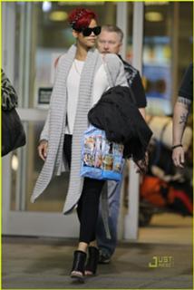 Rihanna feet photo thumbnail