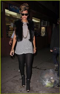 Rihanna feet photo thumbnail