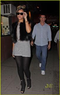 Rihanna feet photo thumbnail