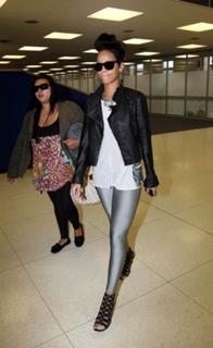 Rihanna feet photo thumbnail