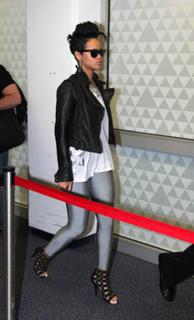 Rihanna feet photo thumbnail