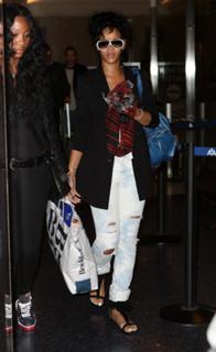 Rihanna feet photo thumbnail