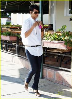 Rihanna feet photo thumbnail