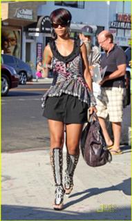 Rihanna feet photo thumbnail