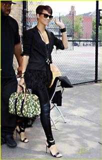 Rihanna feet photo thumbnail