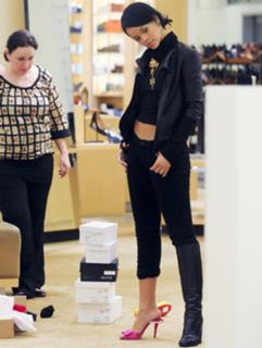 Rihanna feet photo thumbnail