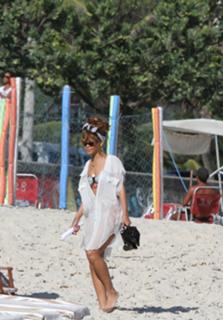 Rihanna feet photo thumbnail