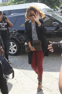 Rihanna feet photo thumbnail