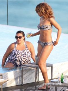 Rihanna feet photo thumbnail