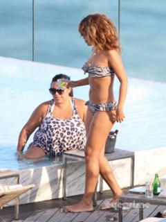 Rihanna feet photo thumbnail