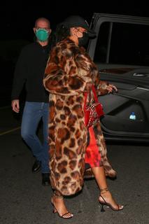 Rihanna feet photo thumbnail