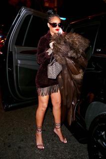 Rihanna feet photo thumbnail