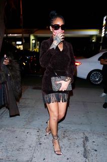 Rihanna feet photo thumbnail