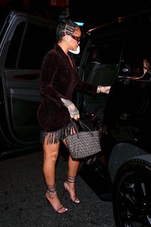 Rihanna feet photo thumbnail