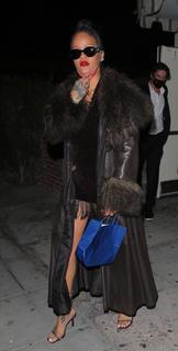 Rihanna feet photo thumbnail