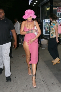 Rihanna feet photo thumbnail