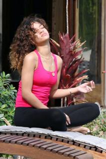 Rihanna feet photo thumbnail