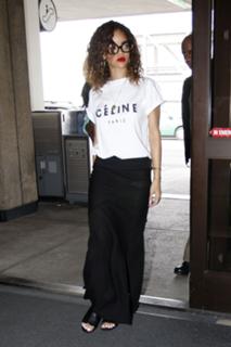 Rihanna feet photo thumbnail