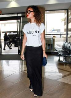 Rihanna feet photo thumbnail