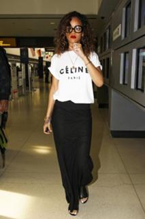 Rihanna feet photo thumbnail