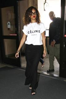 Rihanna feet photo thumbnail