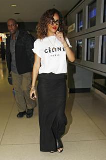 Rihanna feet photo thumbnail