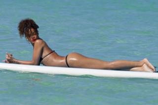 Rihanna feet photo thumbnail