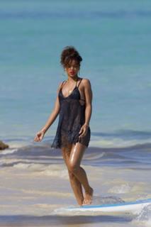 Rihanna feet photo thumbnail
