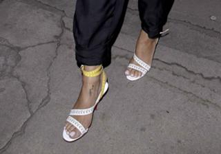 Rihanna feet photo thumbnail