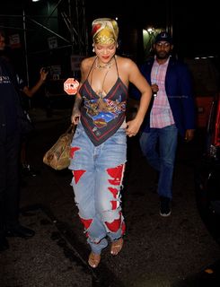 Rihanna feet photo thumbnail