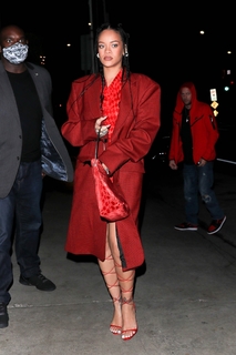 Rihanna feet photo thumbnail