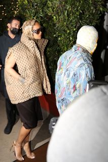 Rihanna feet photo thumbnail